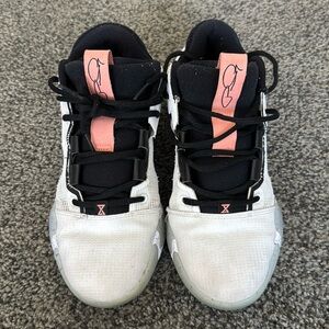 Nike Men PG 6 Fluoro Size 7.5. Lightly worn.